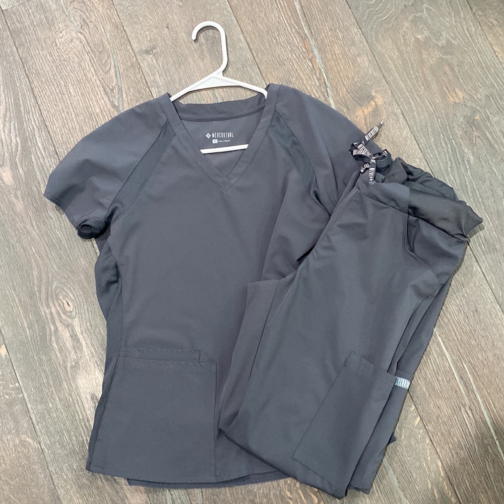 Med Couture Peaches Women's Raglan Top and yoga waist pant scrubs. Pewter, Small